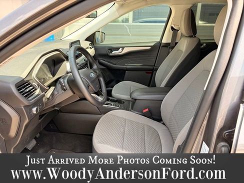 Used 2021 Ford Escape SE w/ Convenience Package FWD image 9