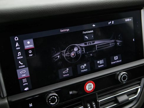 Certified 2024 Porsche Macan AWD/4WD image 15