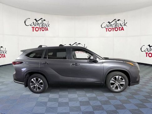 Used 2025 Toyota Highlander XLE AWD/4WD image 8