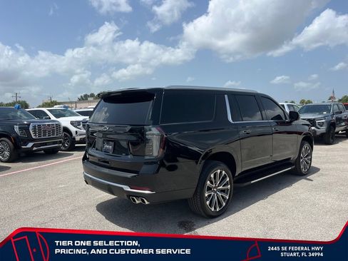 Used 2026 Chevrolet Suburban High Country RWD image 7