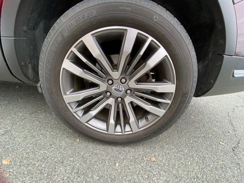 Used 2018 Ford Explorer Platinum image 26