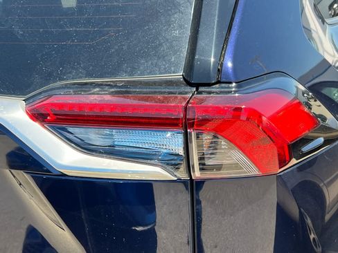 Used 2019 Toyota RAV4 XSE AWD/4WD image 18