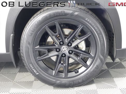 Used 2024 Toyota Grand Highlander XLE image 3