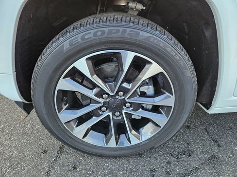 Used 2023 Jeep Grand Cherokee Overland w/ Luxury Tech Group IV image 9