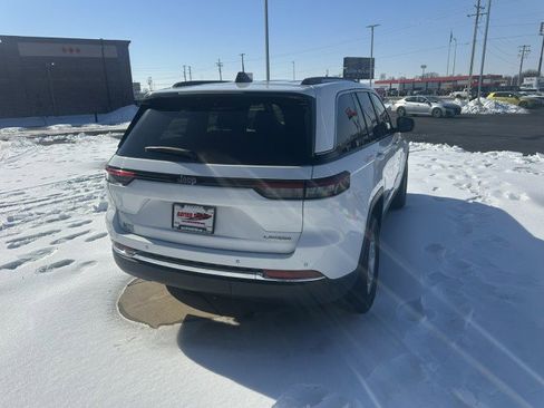 Used 2024 Jeep Grand Cherokee Laredo image 9