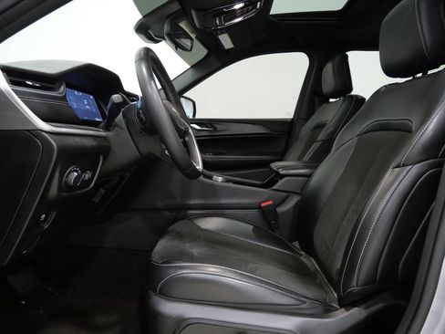 Used 2023 Jeep Grand Cherokee Altitude AWD/4WD image 9