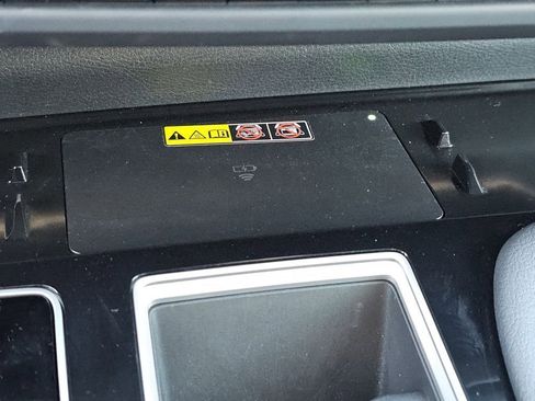 Used 2025 Toyota Sienna Limited image 19