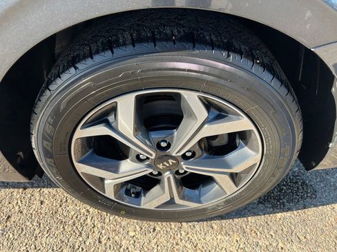 Used 2020 Kia Forte LXS FWD image 22