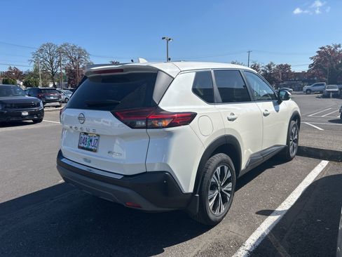 Used 2023 Nissan Rogue SV AWD/4WD image 3