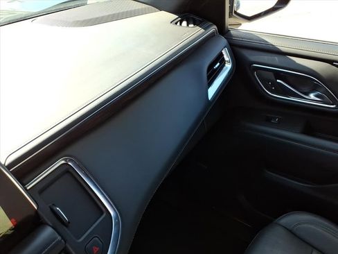 Used 2023 Chevrolet Suburban LT image 30