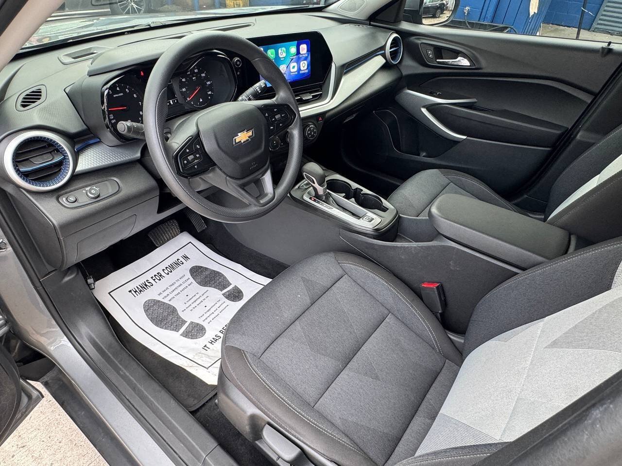Used 2024 Chevrolet Trax LS w/ LS Convenience Package FWD image 9
