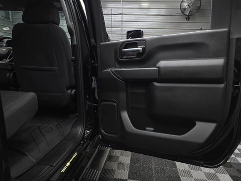 Used 2022 Chevrolet Silverado 2500 Custom w/ Custom Convenience Package AWD/4WD image 33