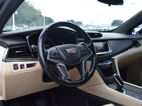 Used 2019 Cadillac XT5 FWD image 17