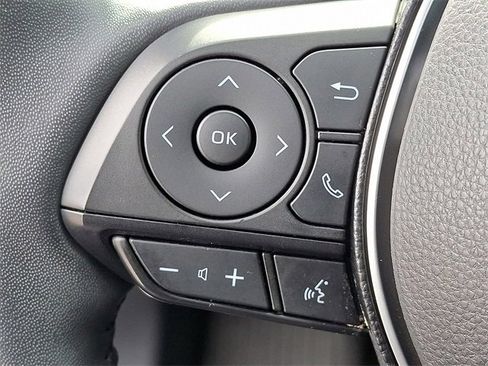 Used 2020 Toyota RAV4 XLE Premium image 18