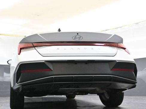 Used 2025 Hyundai Elantra SEL w/ Cargo Package image 41