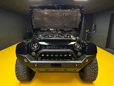 Used 2015 Jeep Wrangler Unlimited Sahara w/ Max Tow Package AWD/4WD image 14
