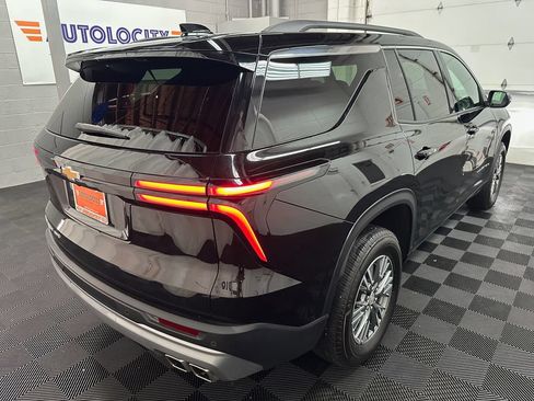 Used 2025 Chevrolet Traverse LT AWD/4WD image 9