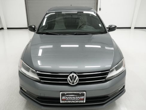 Used 2015 Volkswagen Jetta SE FWD image 2