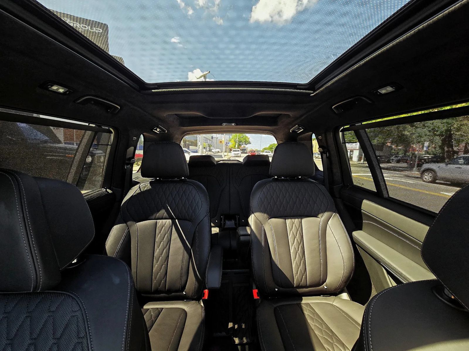 Used 2024 BMW X7 M60i w/ Executive Package AWD/4WD image 32