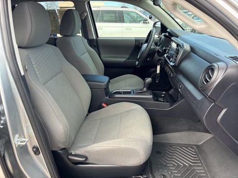 Used 2022 Toyota Tacoma SR image 25