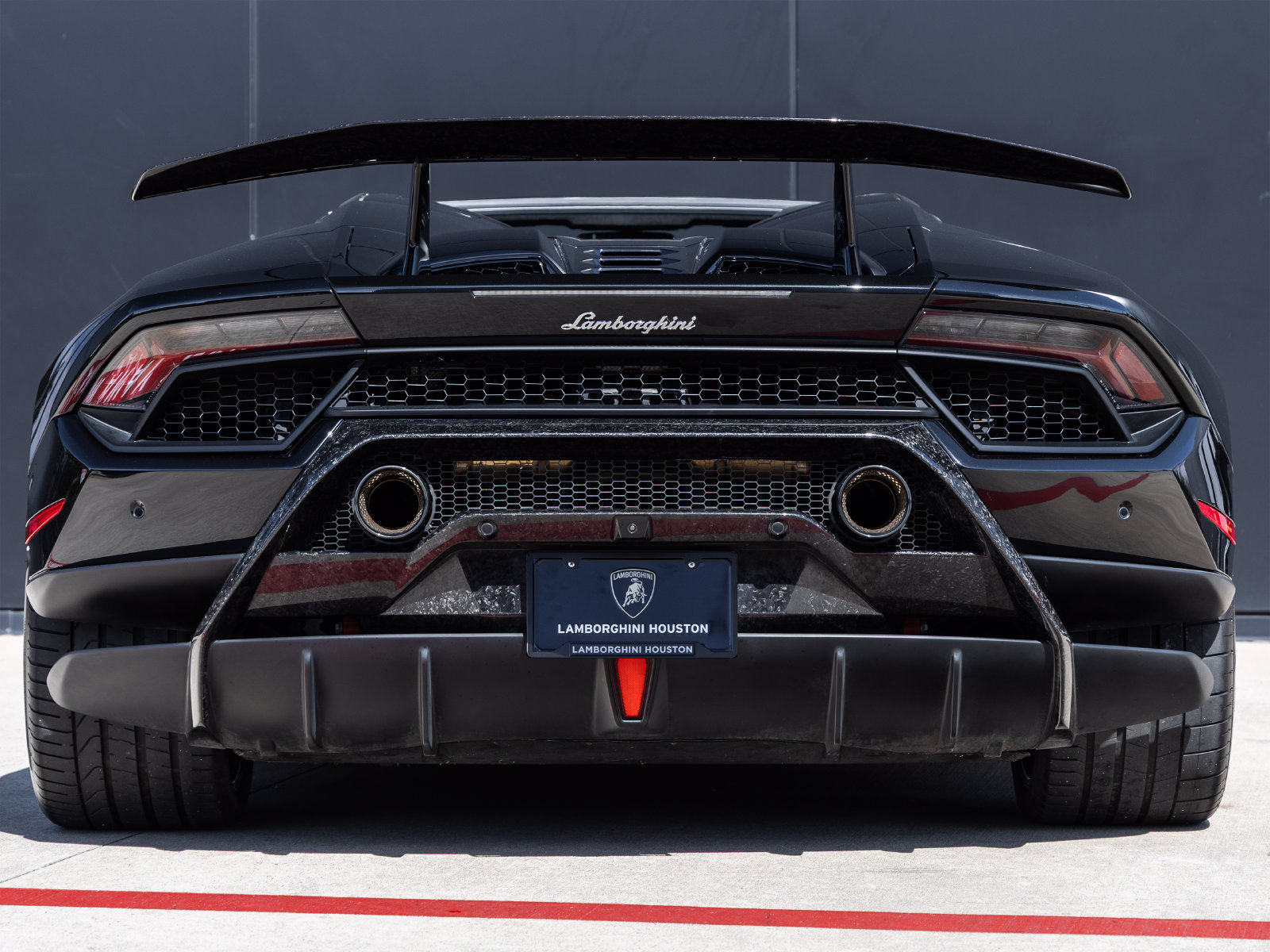 Used 2019 Lamborghini Huracan Performante AWD/4WD image 8