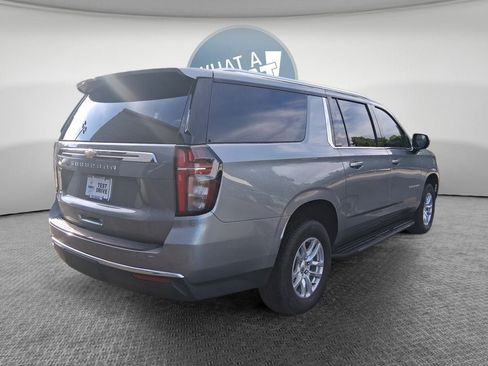 Used 2024 Chevrolet Suburban LS RWD image 3
