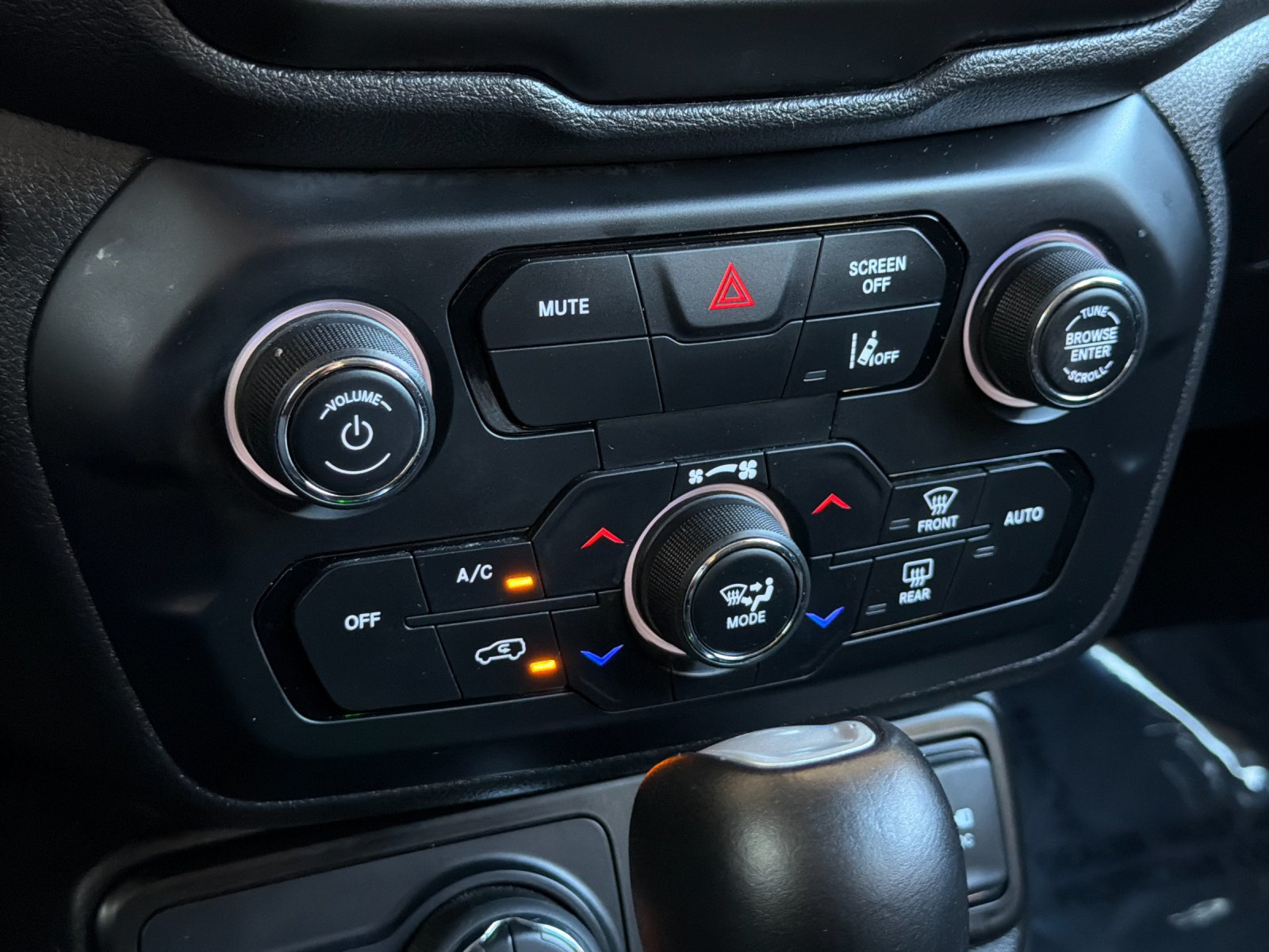 Used 2023 Jeep Renegade Trailhawk AWD/4WD image 19