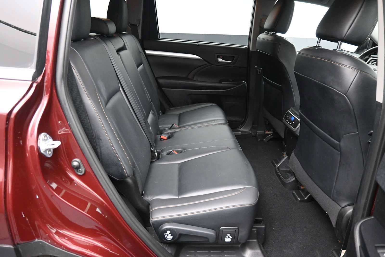 Used 2019 Toyota Highlander XLE w/ Protection Package #3 AWD/4WD image 25