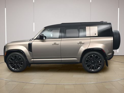 New 2026 Land Rover Defender 110 AWD/4WD image 2