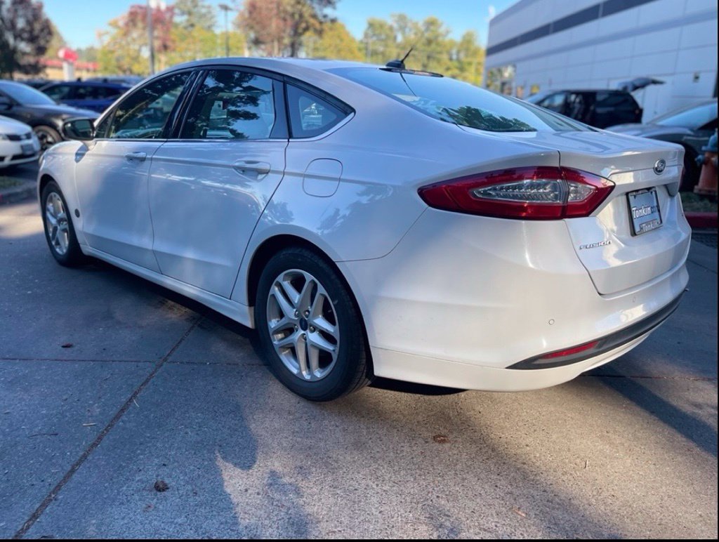 Used 2016 Ford Fusion SE FWD image 6