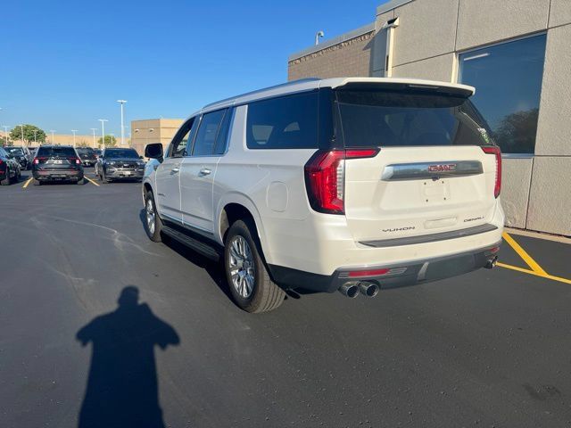 Used 2023 GMC Yukon XL Denali AWD/4WD image 3
