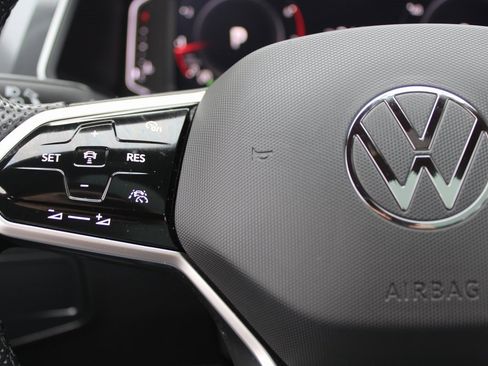 Certified 2023 Volkswagen Tiguan SEL R-Line image 14