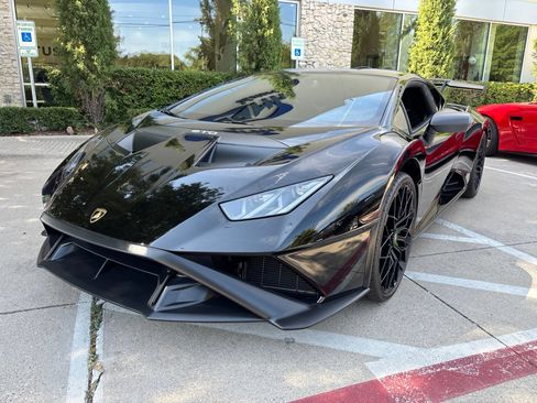 Used 2022 Lamborghini Huracan STO RWD image 2