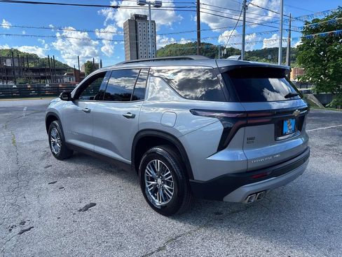Used 2026 Chevrolet Traverse LT AWD/4WD image 3