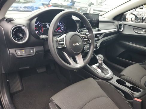 Used 2023 Kia Forte LXS w/ LXS Technology Package image 9