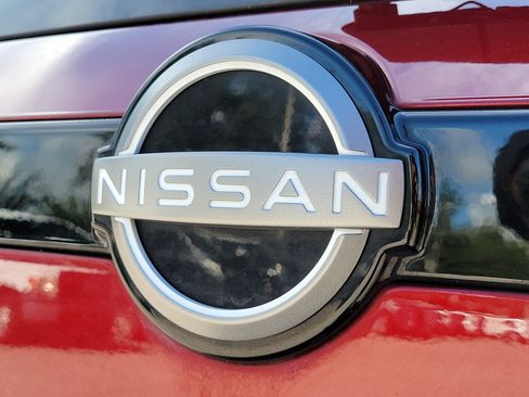 Certified 2025 Nissan Pathfinder SV FWD image 10