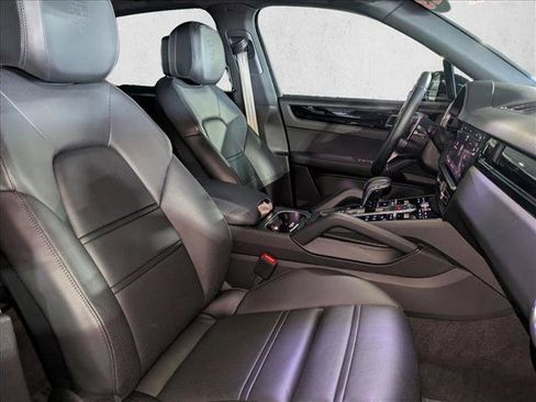 Used 2023 Porsche Cayenne Platinum Edition image 22
