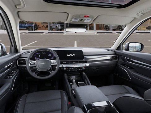 Used 2025 Kia Telluride S FWD image 14
