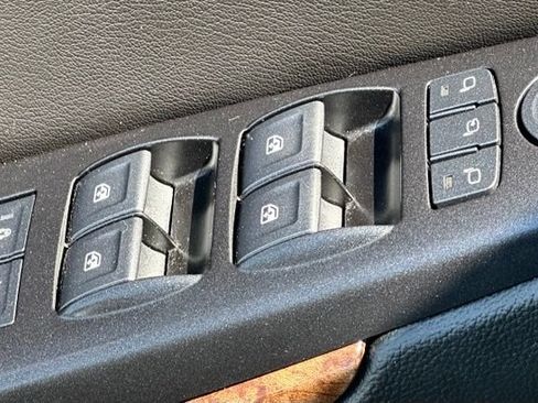 Used 2020 Chevrolet Suburban Premier w/ Premier 6.2L Value Package AWD/4WD image 34
