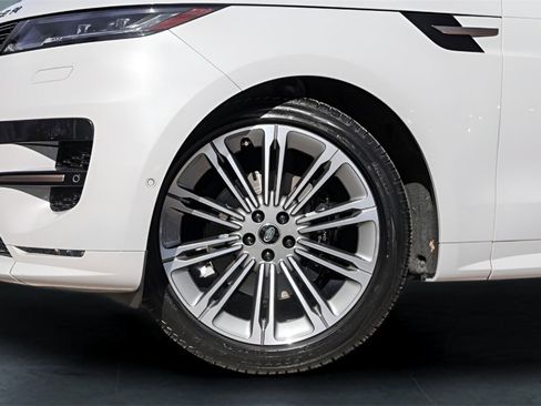 Used 2024 Land Rover Range Rover Sport Dynamic SE image 4