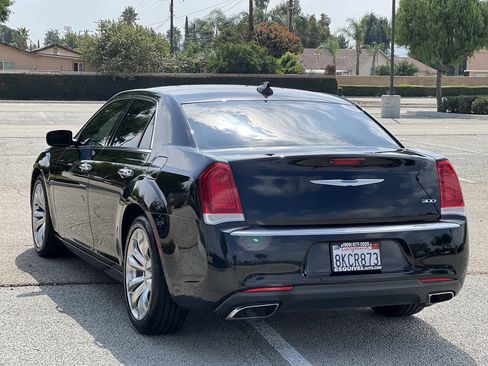 Used 2018 Chrysler 300 Limited image 5