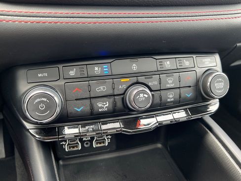 Used 2023 Dodge Durango GT image 28