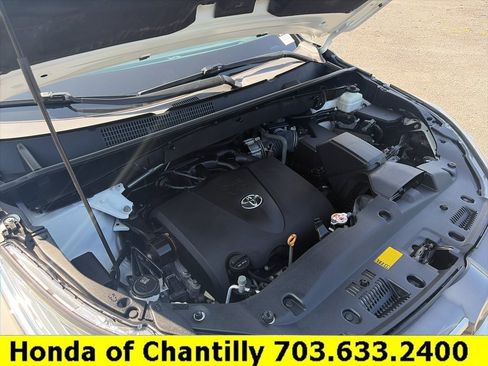 Used 2019 Toyota Highlander XLE AWD/4WD image 28