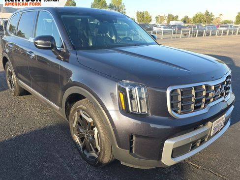 Used 2025 Kia Telluride S AWD/4WD image 2