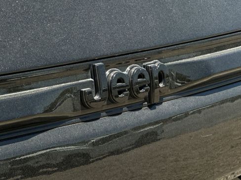 Used 2024 Jeep Grand Cherokee Altitude RWD image 13