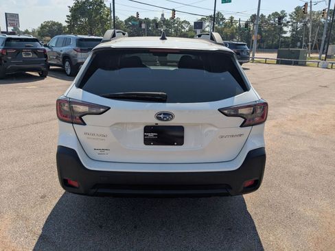 Used 2024 Subaru Outback Premium image 5
