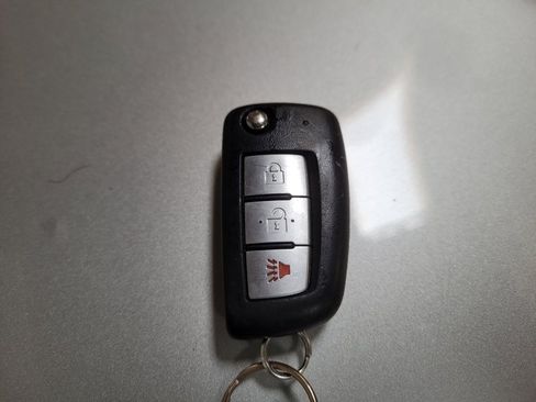 Used 2020 Nissan Rogue S FWD image 32