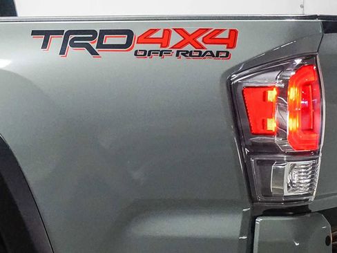 Certified 2022 Toyota Tacoma TRD Off-Road w/ Advanced Technology Package AWD/4WD image 12