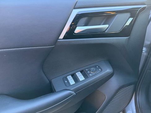 Used 2023 Mitsubishi Outlander SE Black Edition image 12