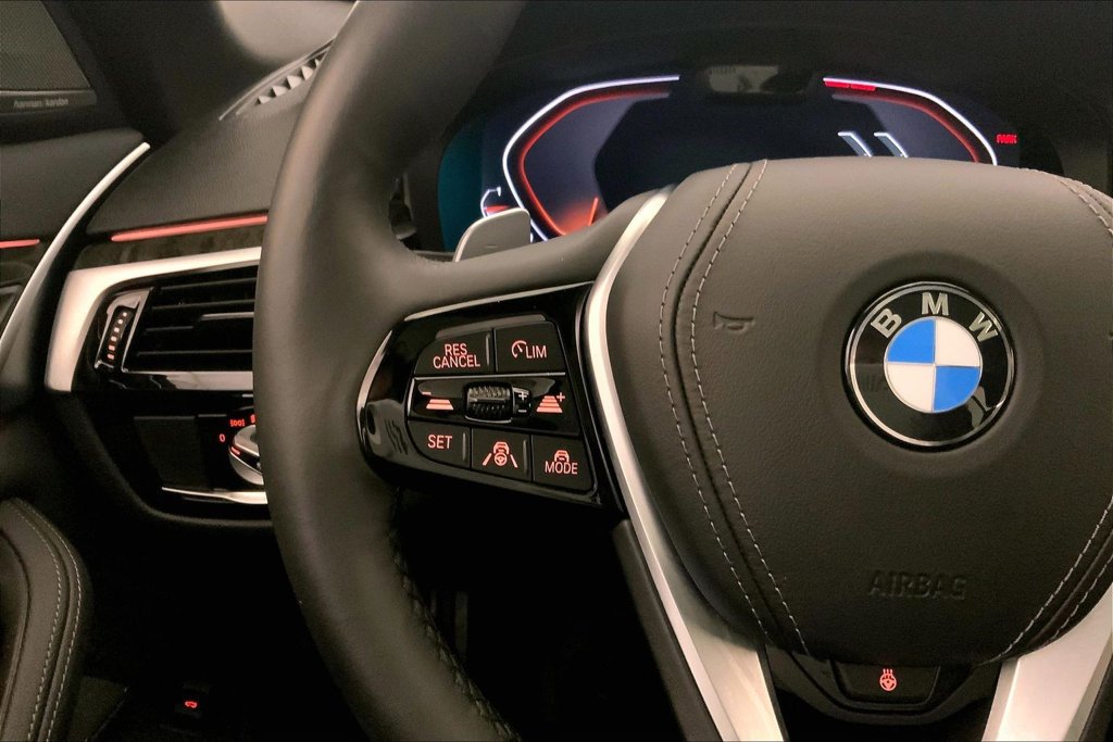 Used 2021 BMW 530i xDrive w/ Premium Package AWD/4WD image 18